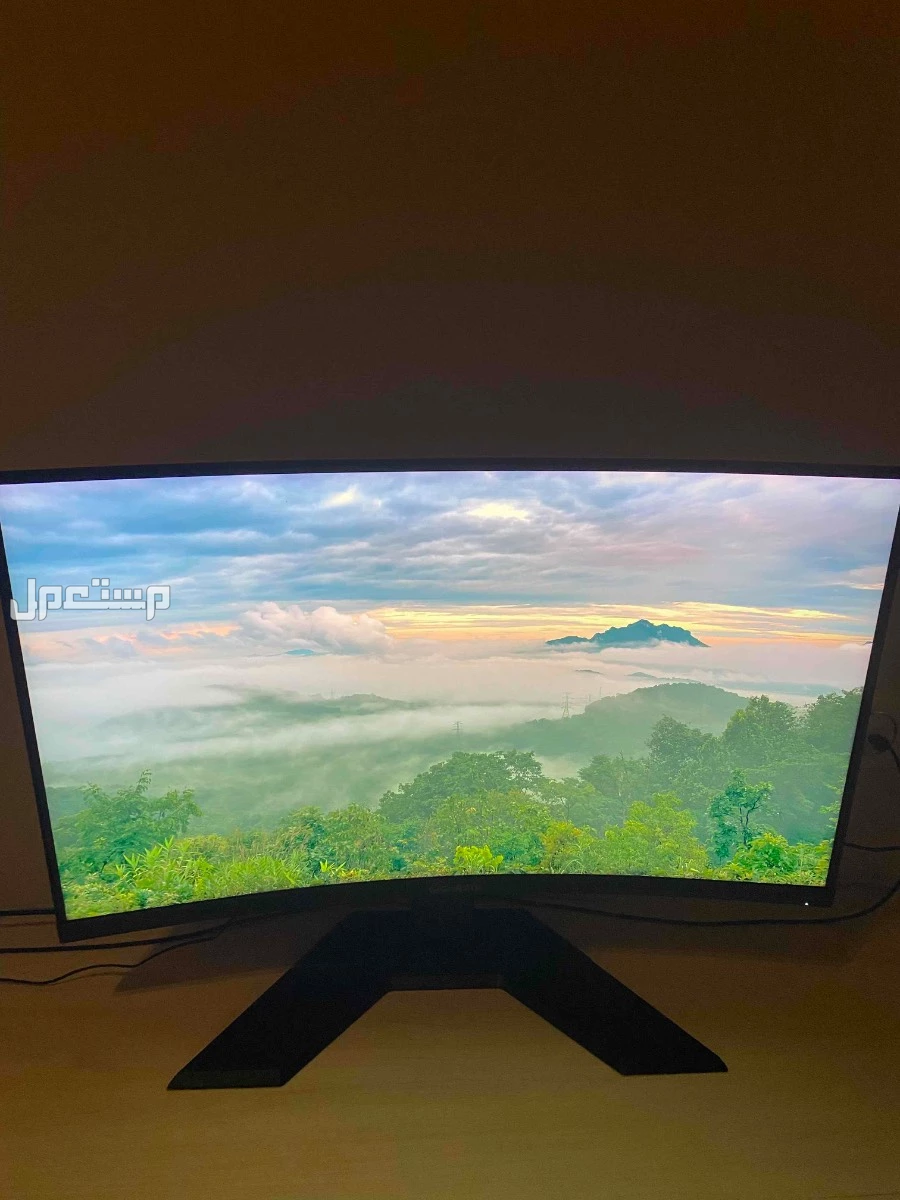 شاشة 2k/165hz من قيقابايت 32 بوصة منحنية في جدة بسعر 850 ريال سعودي