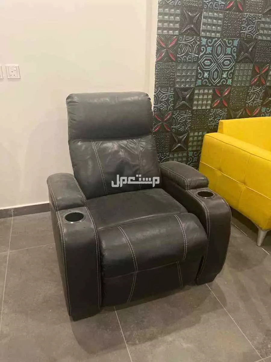 للبيع كراسي مريحة اسود للمكاتب في المدينة المنورة بسعر قابل للتفاوض