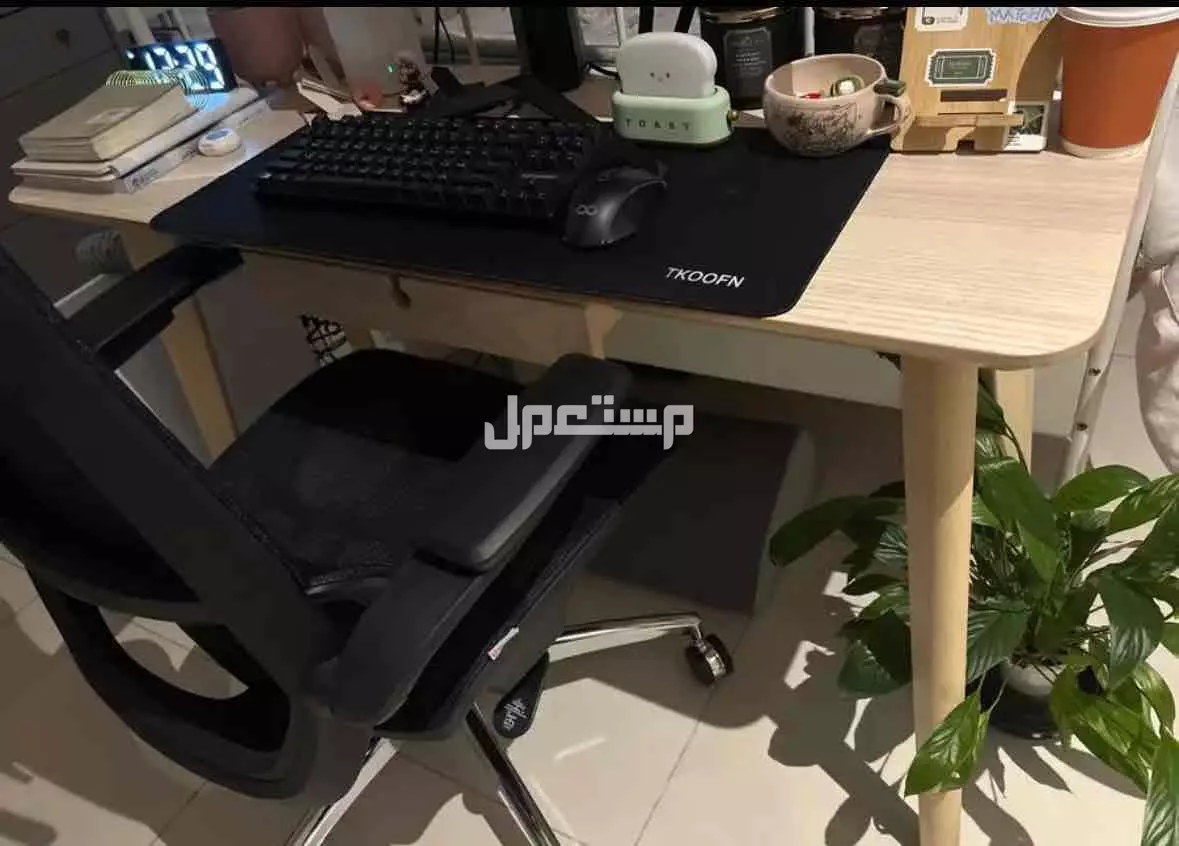 طاولة دراسه مقاس 118x45 من اكيا ب500 مستعمل نظيف