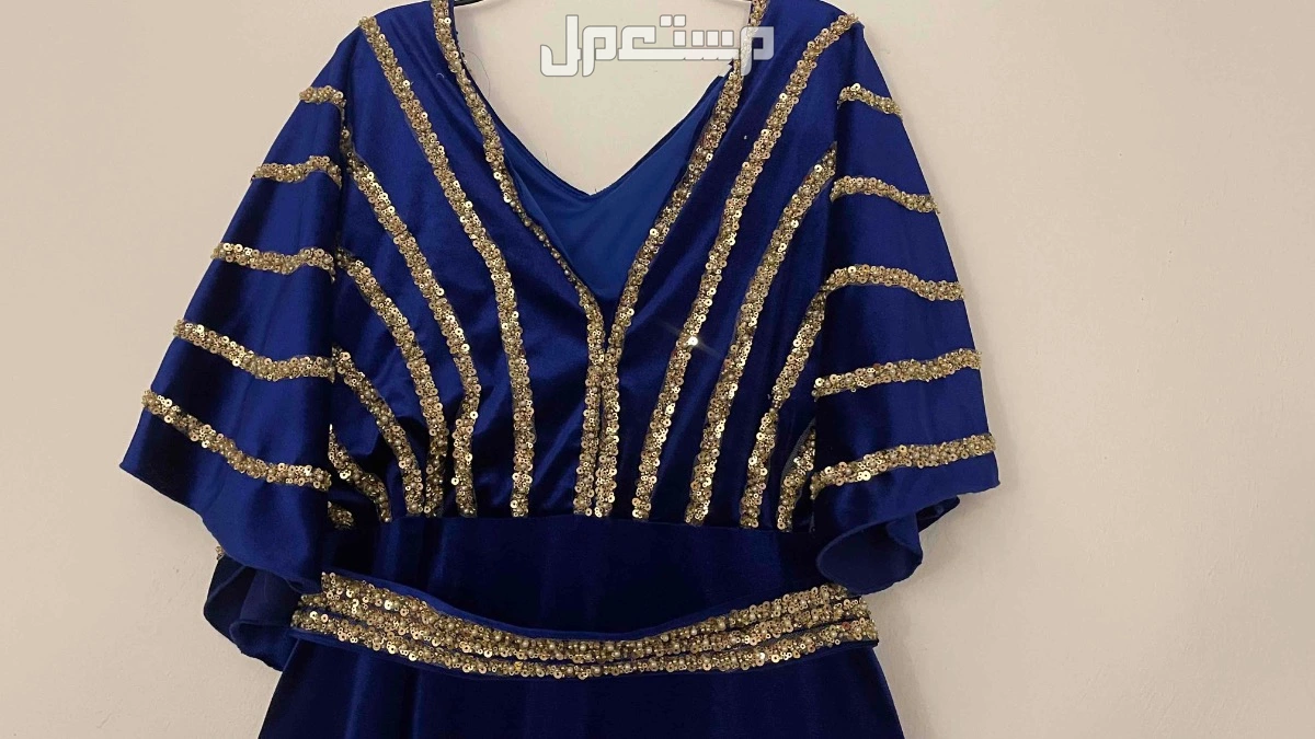 فستان مستعمل مرة واحدة فقط للبيع سعره الاصلي 450﷼ و المطلوب 200﷼ فقط