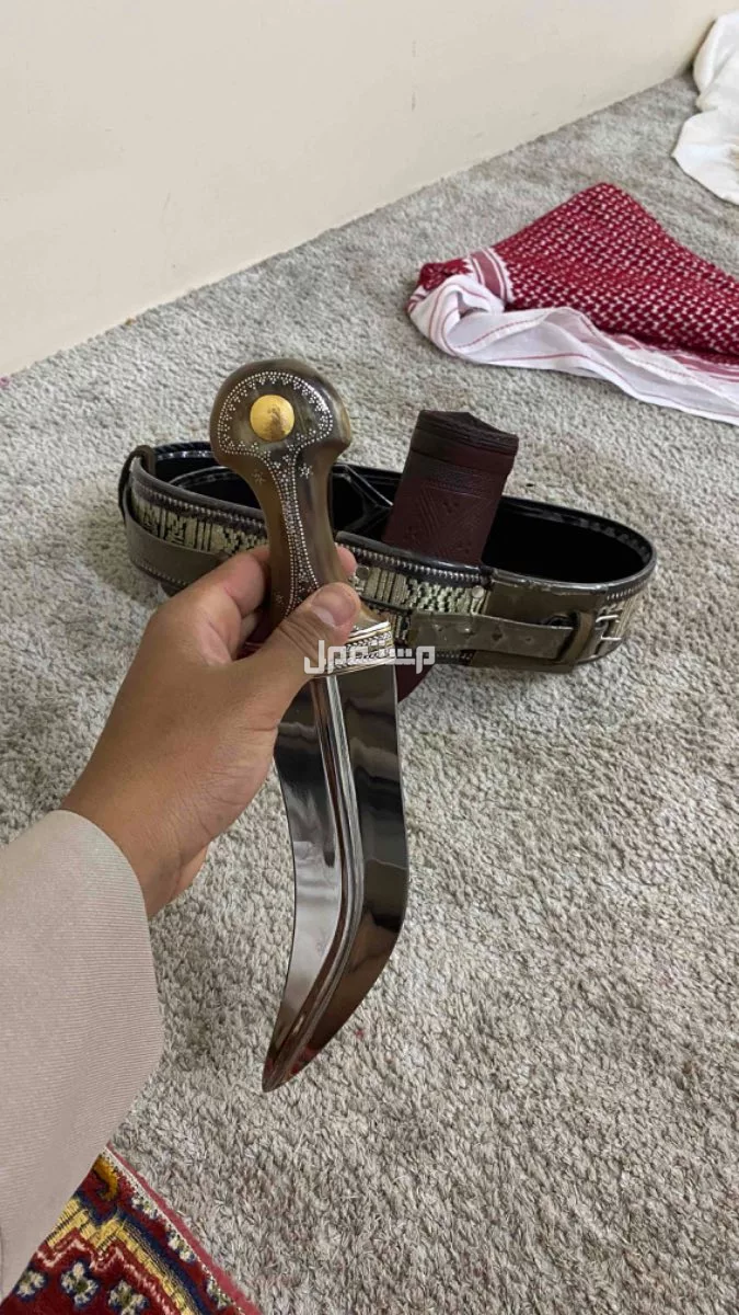 جمبيه قرن جنيهاتها ذهب والخطمه فضه  السله مسمار للبيع