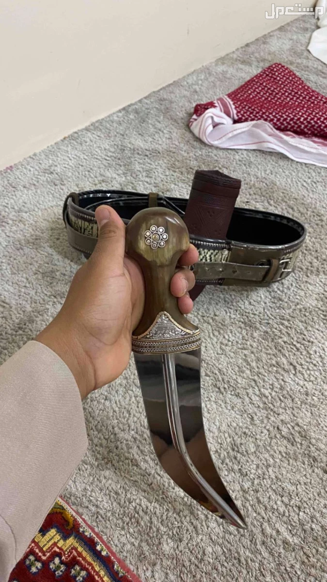 جمبيه قرن جنيهاتها ذهب والخطمه فضه  السله مسمار للبيع