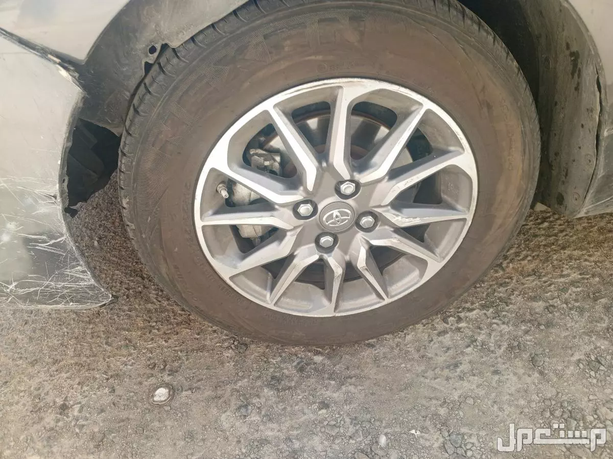 للبيع جنوط بكفرات تويوتا يارس 100