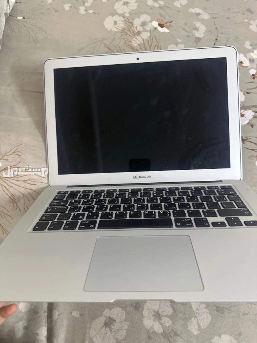 ماك بوك اير 13 ابل في صامطه  و السعر على السوم