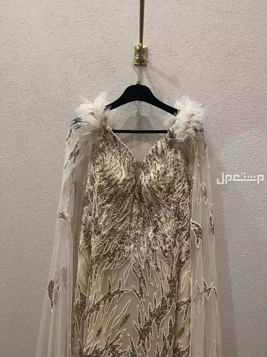 للبيع فستان سهرة ملبوس ثلاث ساعات فقط من المصمم لامير كوتور