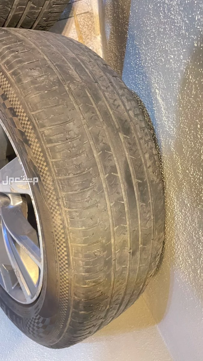 للبيع 4 جنوط مقاس 18 مع كفراتها
