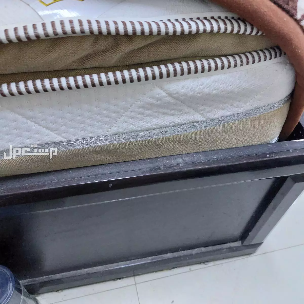 غرفة شباب  مع فرشة فخمة مع كنب داخلة سرير و ركلاينر      في الرياض بسعر 800 ريال سعودي