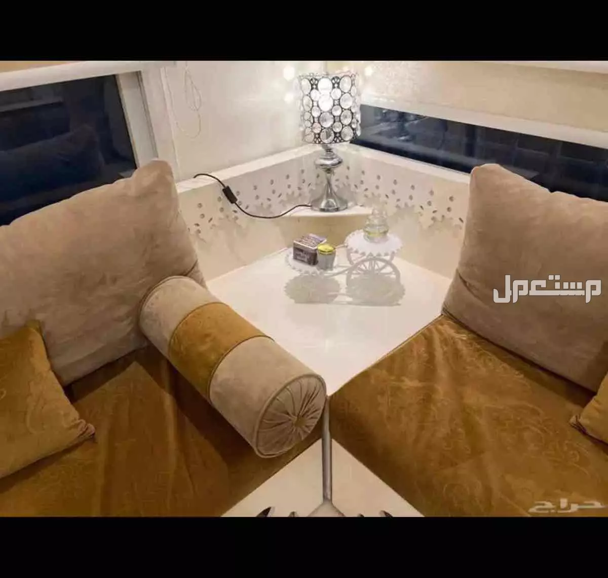 كنب مغربي شبه جديد بسعر 500 والصامل ما اقصر معه