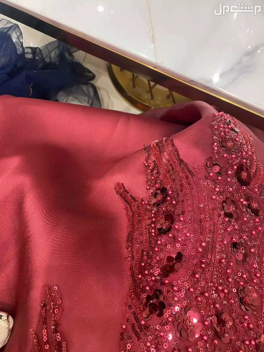 فستان برغندي مقاس ميديم الطول ميدي شريته ب500 وببيعه ب400 لبسه وحده بس