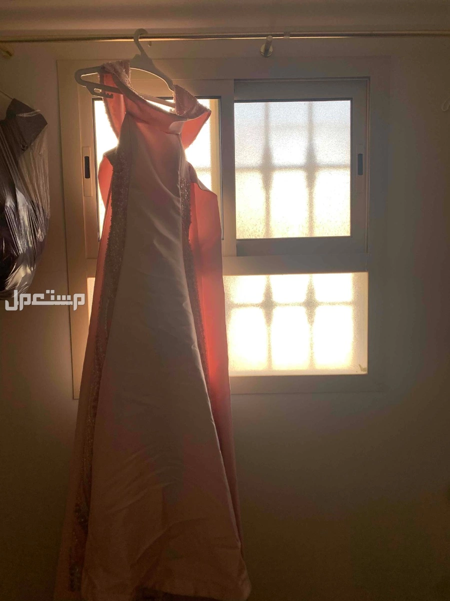 فستان سهر  استخدام 4 ساعات   شك بسيط مع ذيل