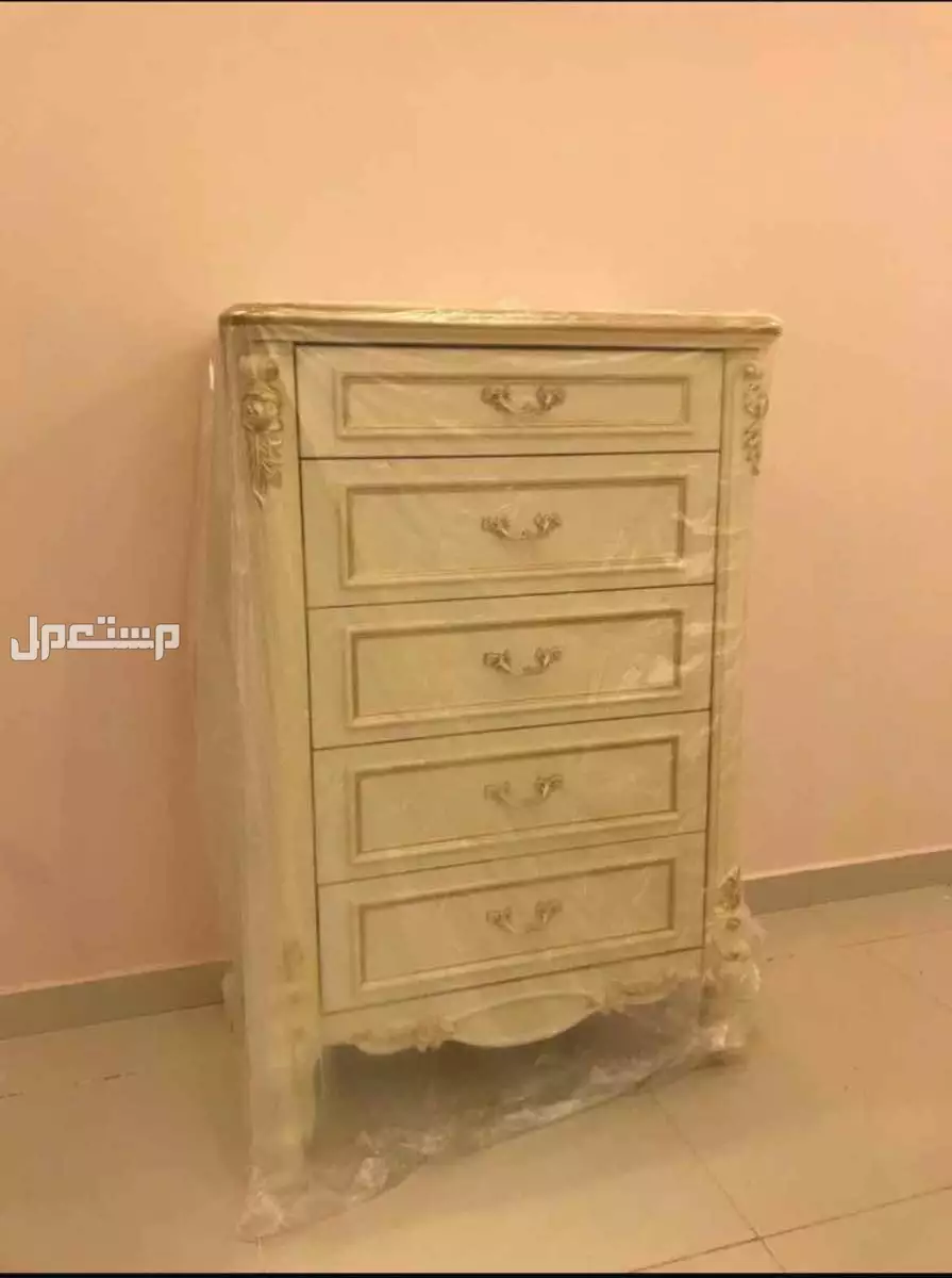 للبيع – غرفة نوم كلاسيكية متكاملة من "المطلق"