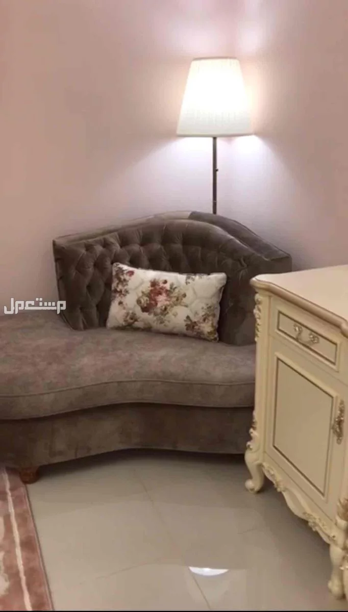 للبيع – غرفة نوم كلاسيكية متكاملة من "المطلق"