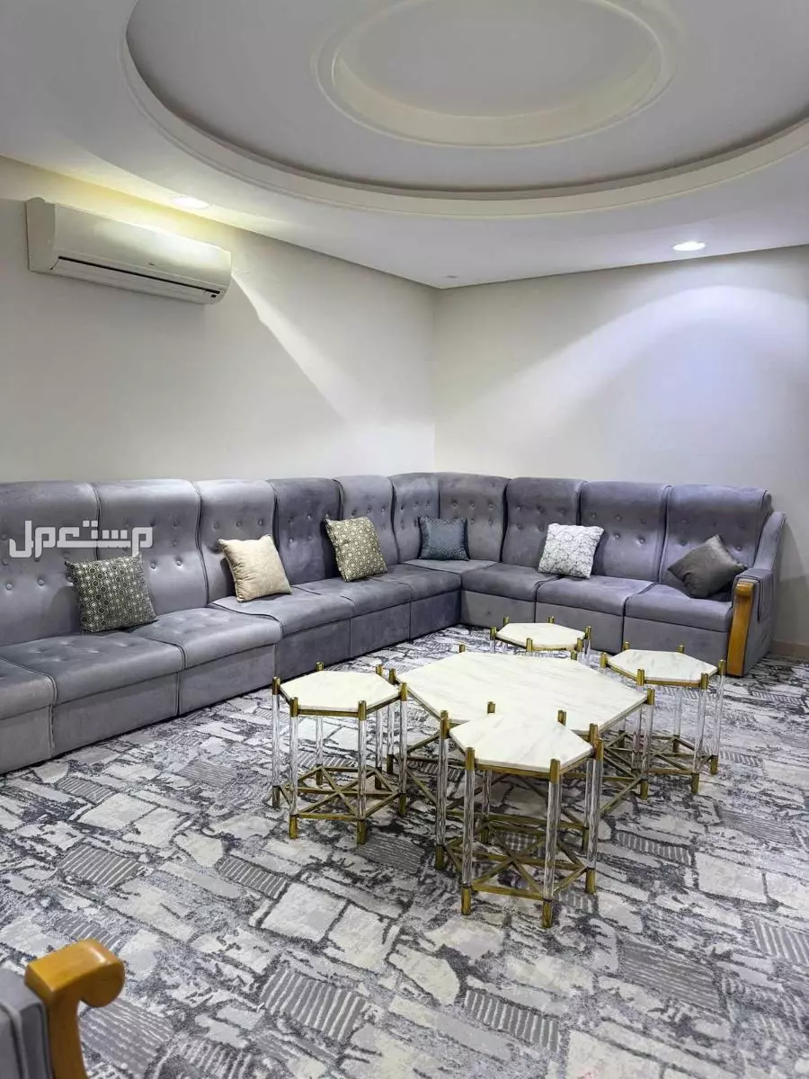 كنب مع طاولات خدمه جديده في الرياض بسعر 1200 ريال سعودي