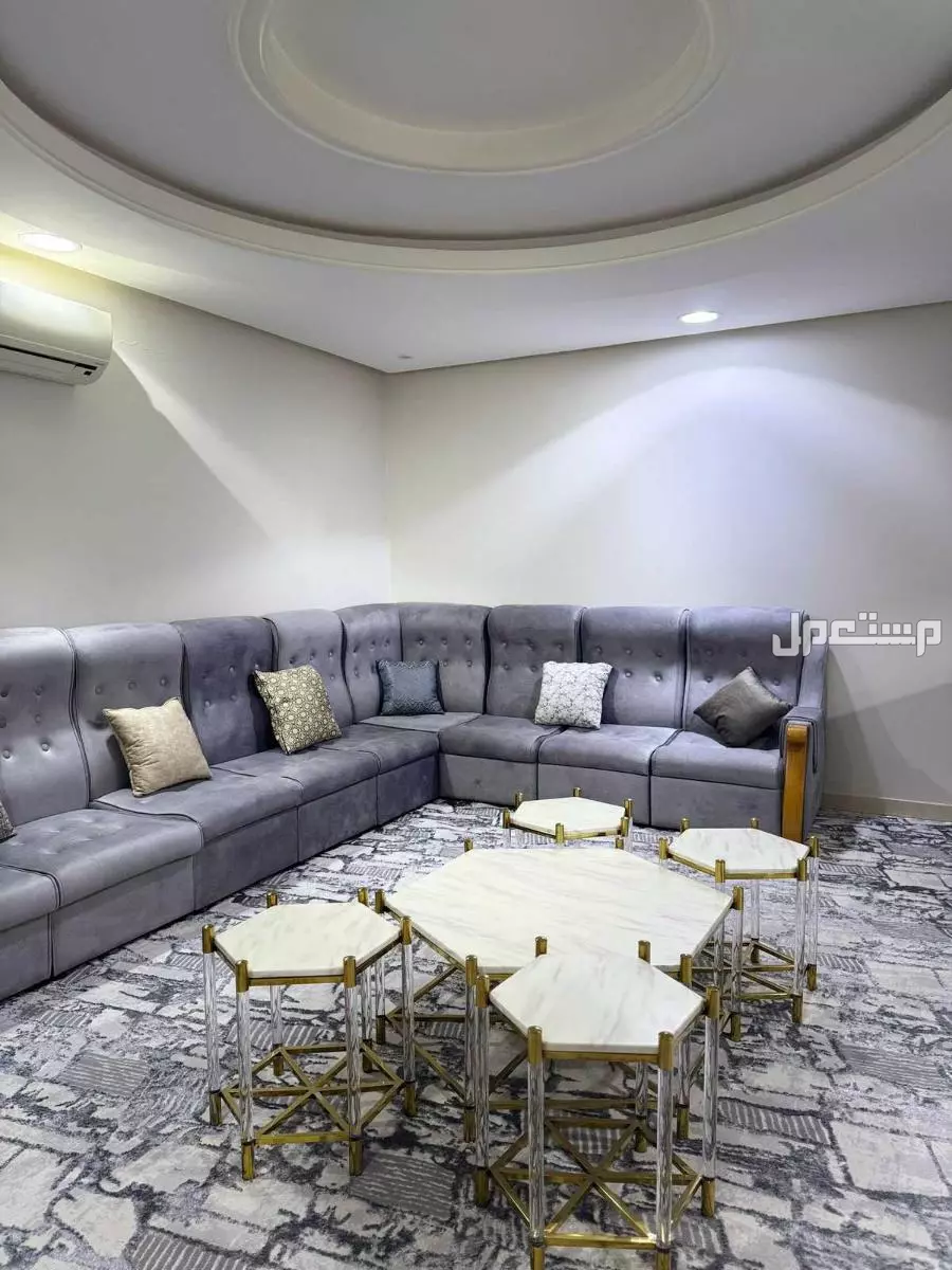 كنب مع طاولات خدمه جديده في الرياض بسعر 1200 ريال سعودي