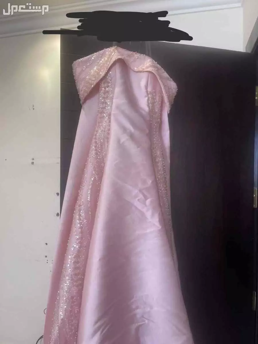 الرياض حي عرقة   فستان سهره  استخدام 4 ساعات   شك بسيط مع ذيل