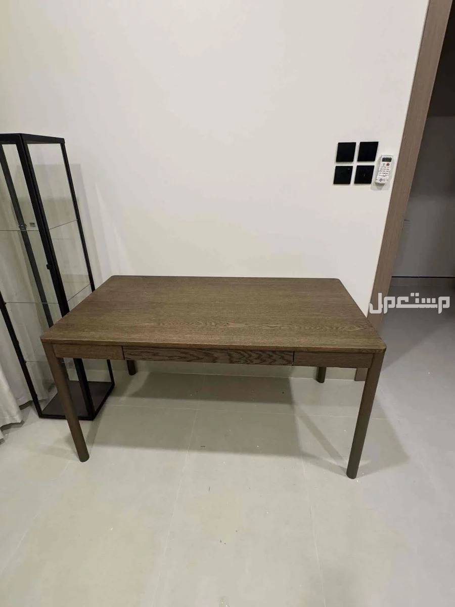 للبيع مكتب من ايكيا جديد بالرس