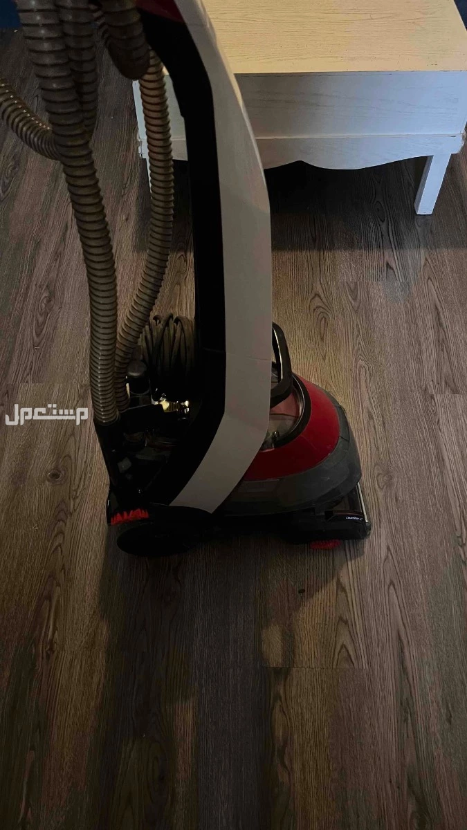 مكنسة كهربائيه لتغسيل السجاد والكنب