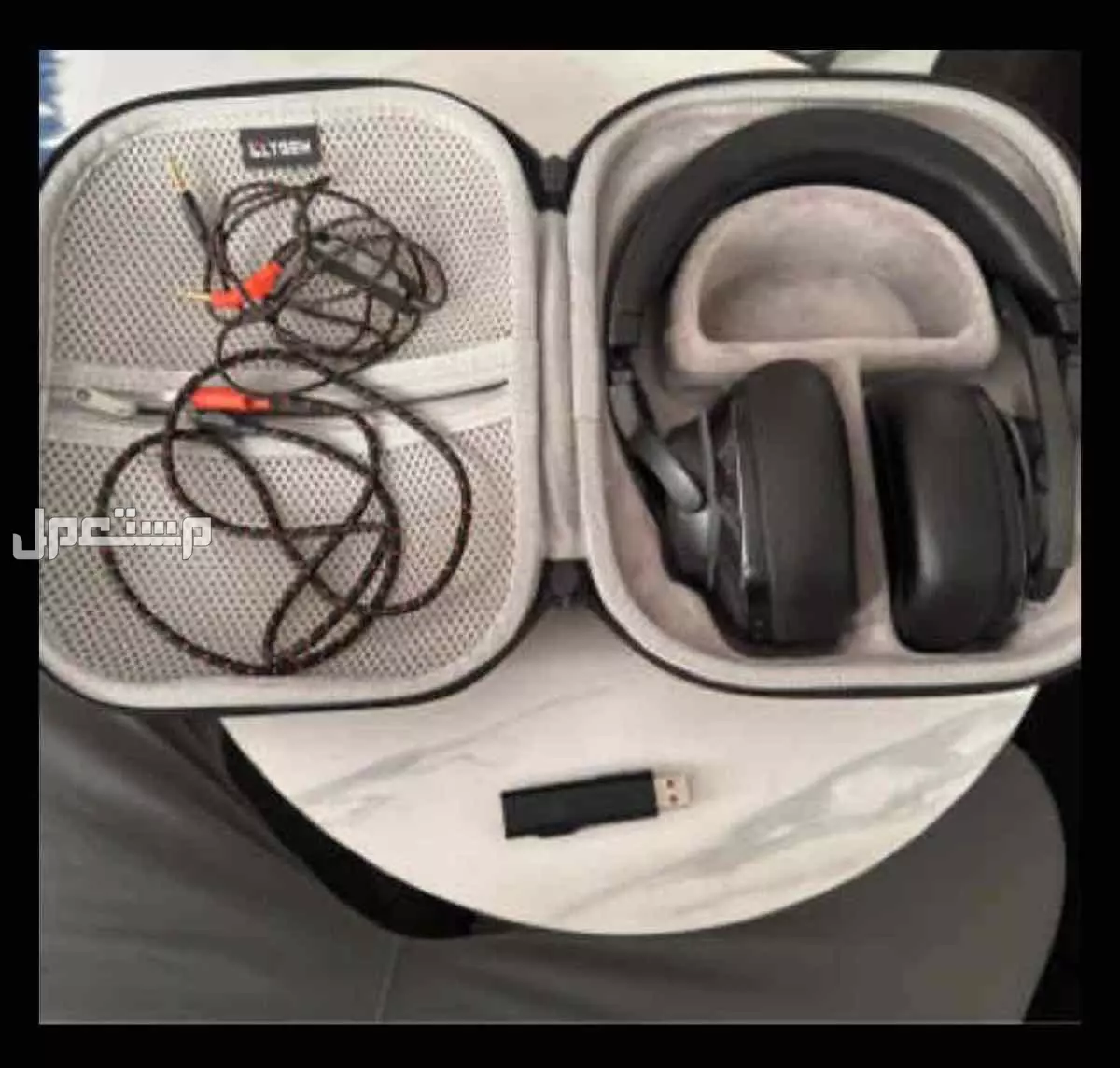 للبيع سماعة جي بي ال JBL كوانتم 800 بسعر 590 ريال نظيفه جداً