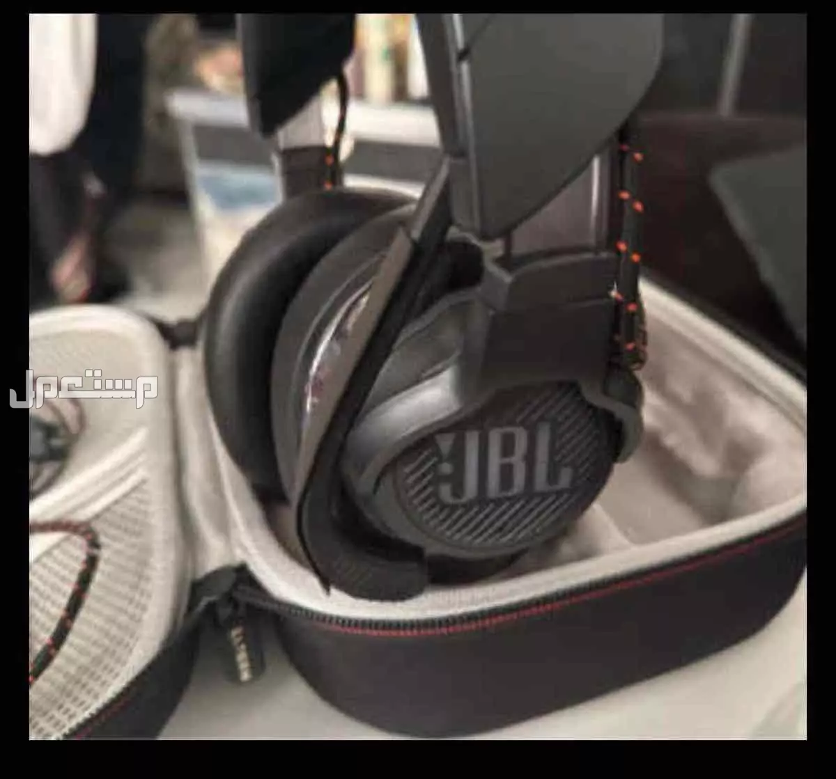 للبيع سماعة جي بي ال JBL كوانتم 800 بسعر 590 ريال نظيفه جداً