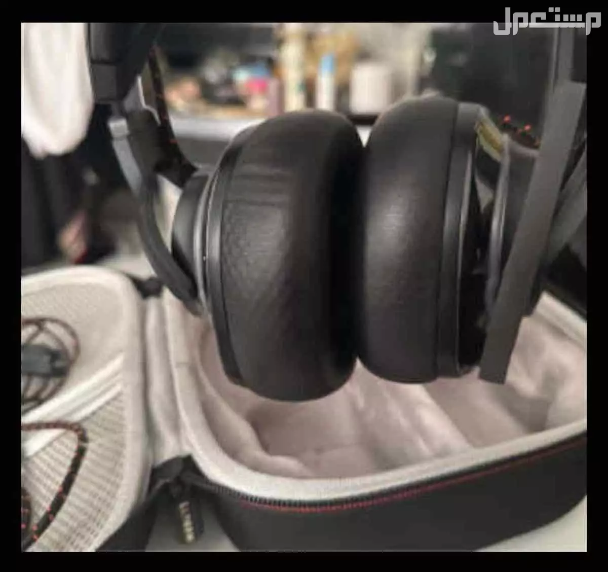 للبيع سماعة جي بي ال JBL كوانتم 800 بسعر 590 ريال نظيفه جداً