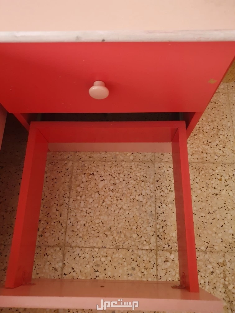 للبيع غرفة نوم بنات كانلة سريرين و خزانة مع درج مع مراية و ديكور مستعمل
