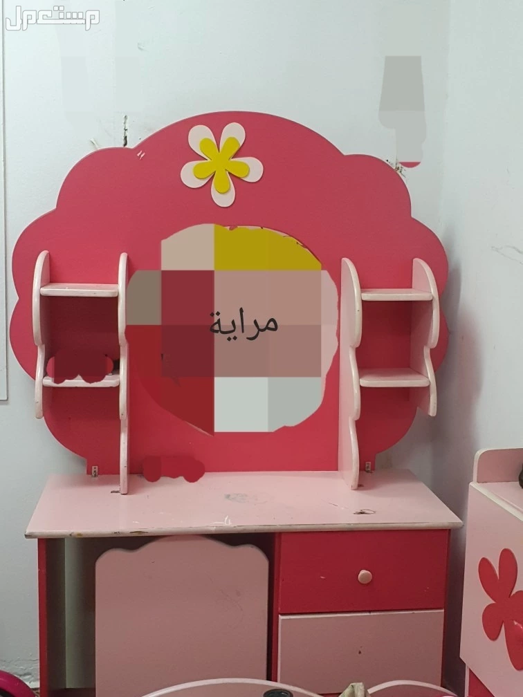 للبيع غرفة نوم بنات كانلة سريرين و خزانة مع درج مع مراية و ديكور مستعمل