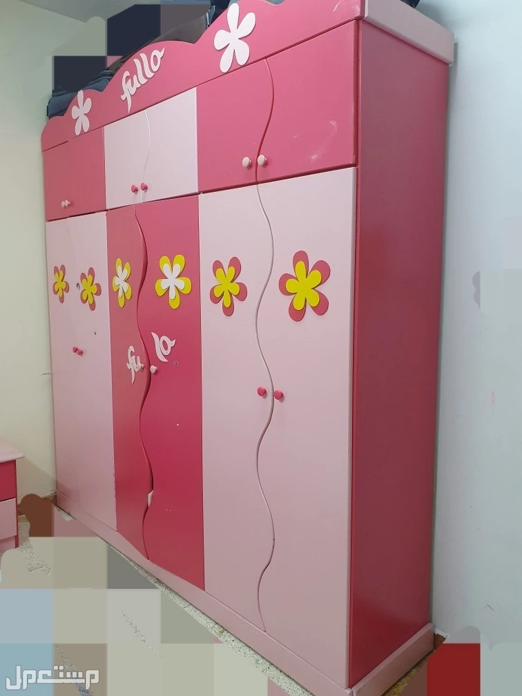 للبيع غرفة نوم بنات كانلة سريرين و خزانة مع درج مع مراية و ديكور مستعمل