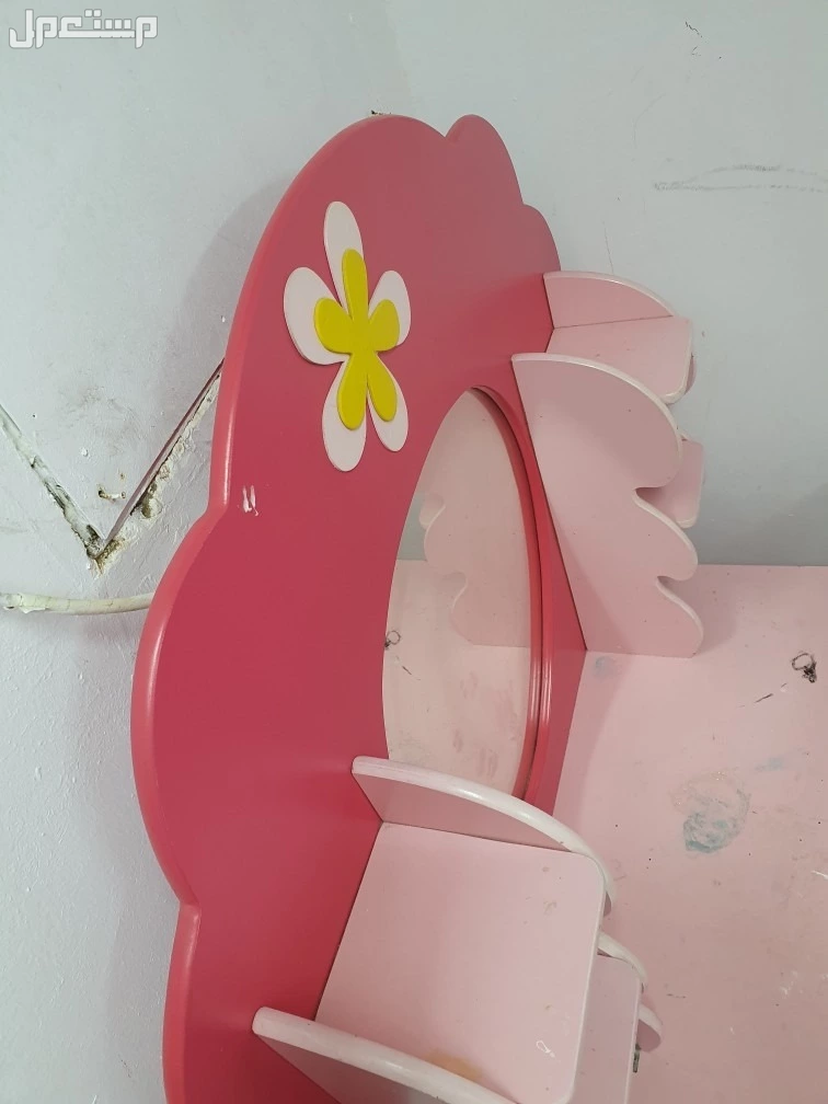 للبيع غرفة نوم بنات كانلة سريرين و خزانة مع درج مع مراية و ديكور مستعمل