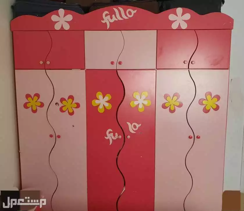للبيع غرفة نوم بنات كانلة سريرين و خزانة مع درج مع مراية و ديكور مستعمل