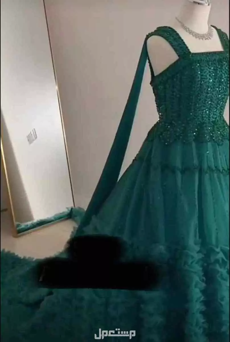 للبيع فستان فخم من مصممه بسعر 950 نظيف وفخم ويبيض الوجه في الرياض بسعر ألف ريال سعودي