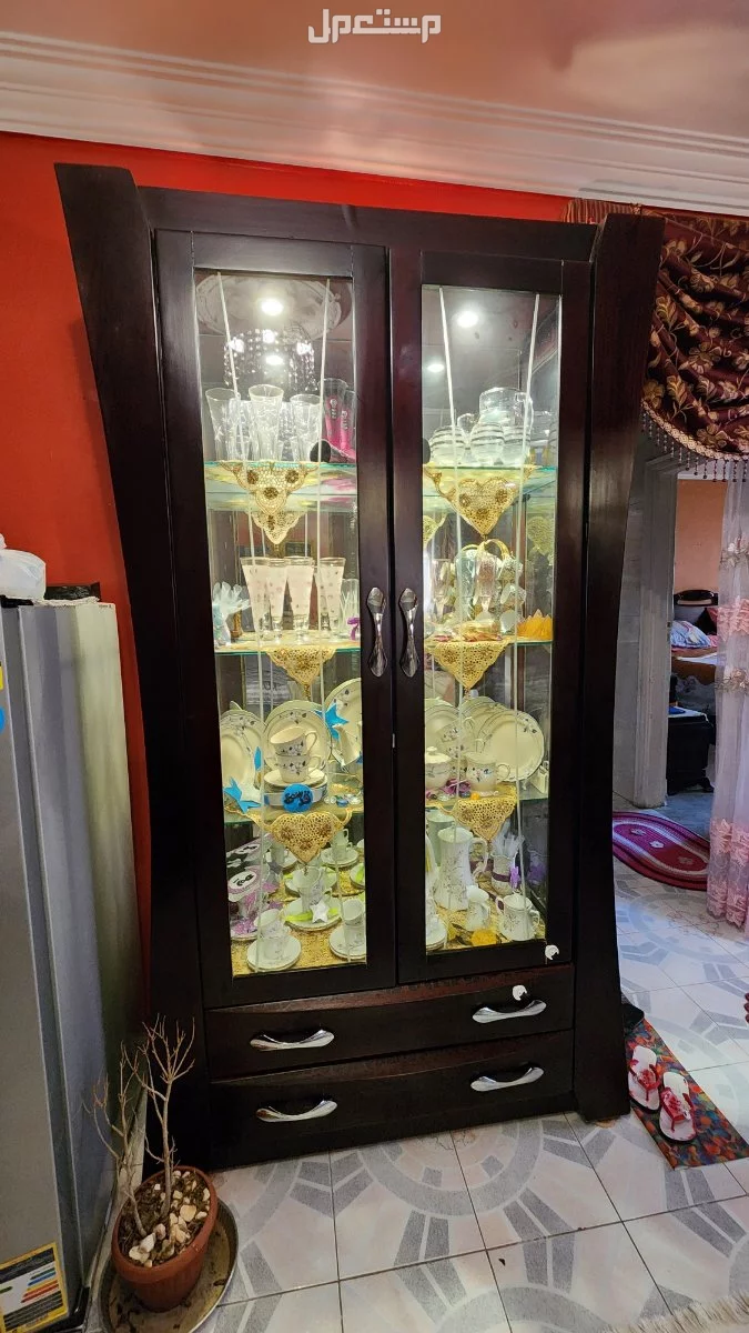 غرفه سفره مودرن كبيره 8 افراد استخدام خفيف بالعباسيه بسعر 30 ألف جنيه مصري