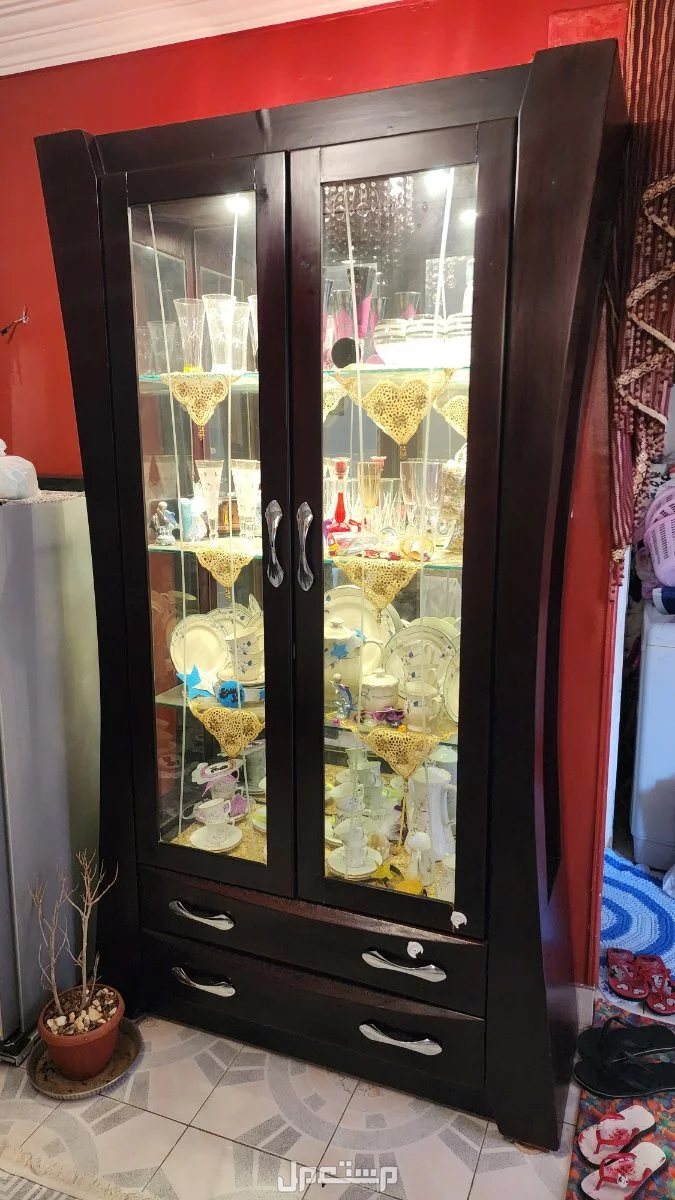 غرفه سفره مودرن كبيره 8 افراد استخدام خفيف بالعباسيه بسعر 30 ألف جنيه مصري