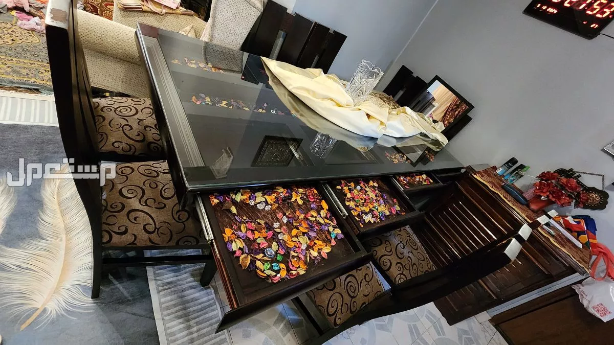 غرفه سفره مودرن كبيره 8 افراد استخدام خفيف بالعباسيه بسعر 30 ألف جنيه مصري