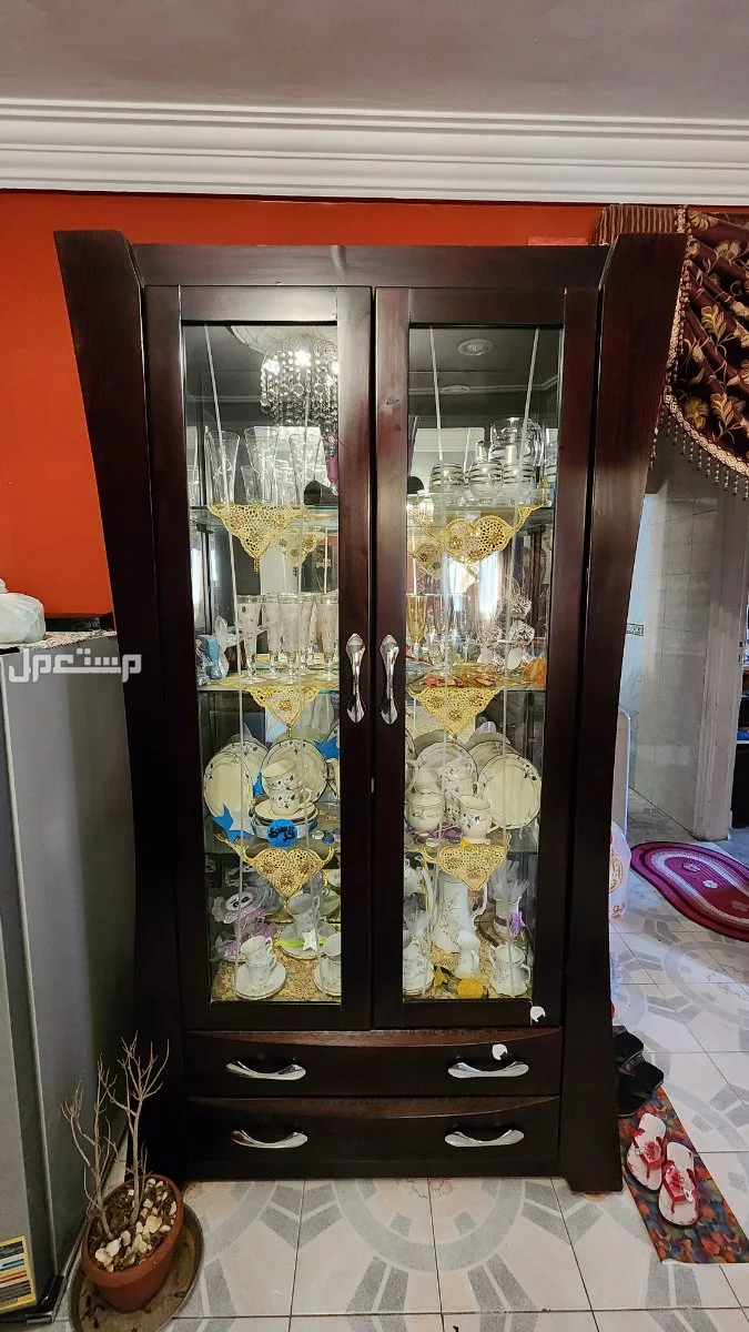غرفه سفره مودرن كبيره 8 افراد استخدام خفيف بالعباسيه بسعر 30 ألف جنيه مصري