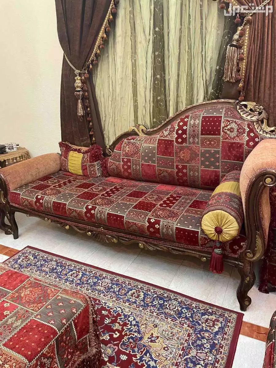 كنب تركي نظيف للبيع المستعجل 2000 في جدة بسعر ألفين ريال سعودي