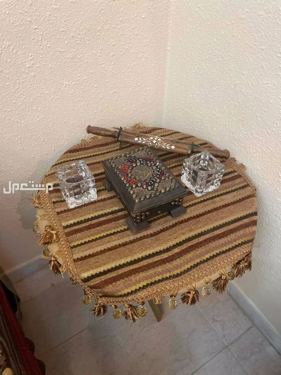 كنب تركي نظيف للبيع المستعجل 2000 في جدة بسعر ألفين ريال سعودي