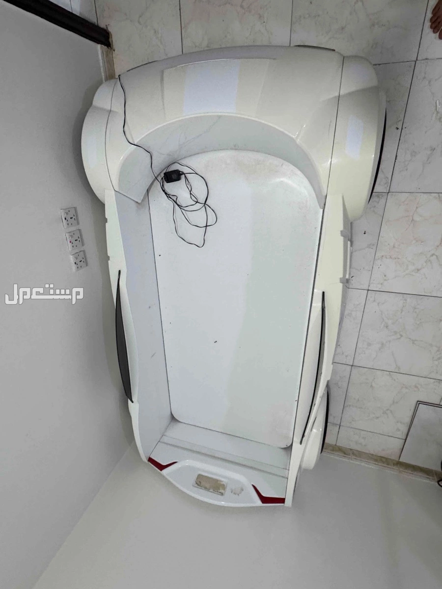 سرير ع شكل سيارة للبيع  في الرياض