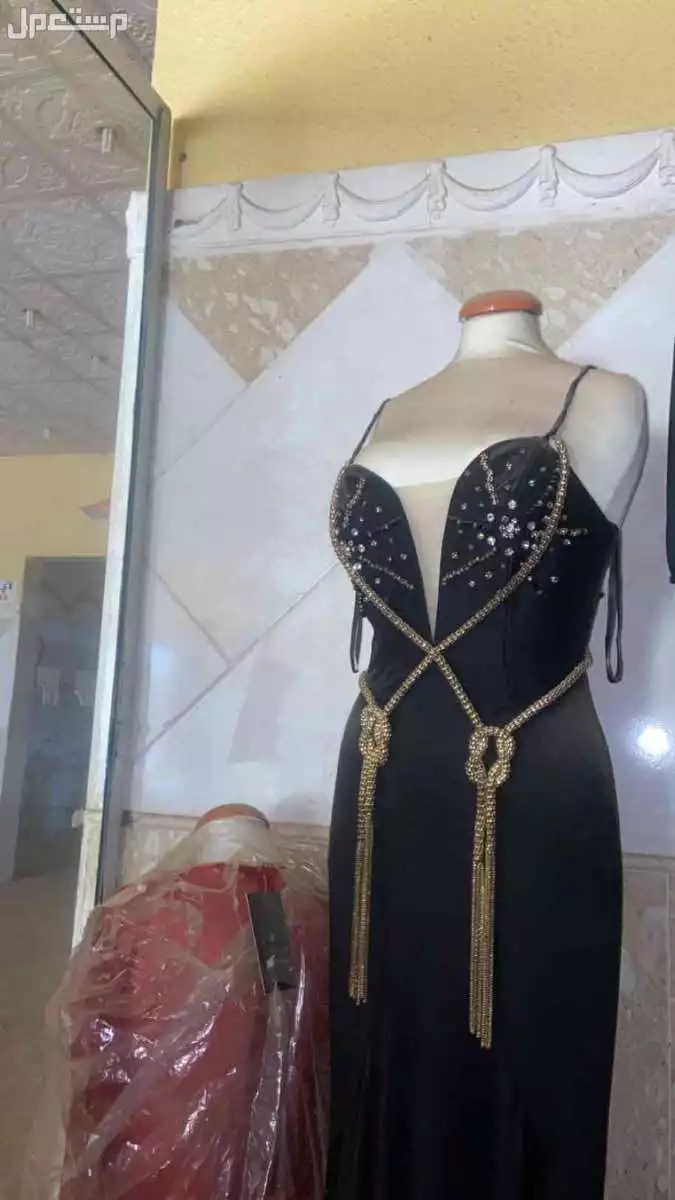 ملابس وساعات وعطورات في صامطة بسعر ألفين ريال سعودي