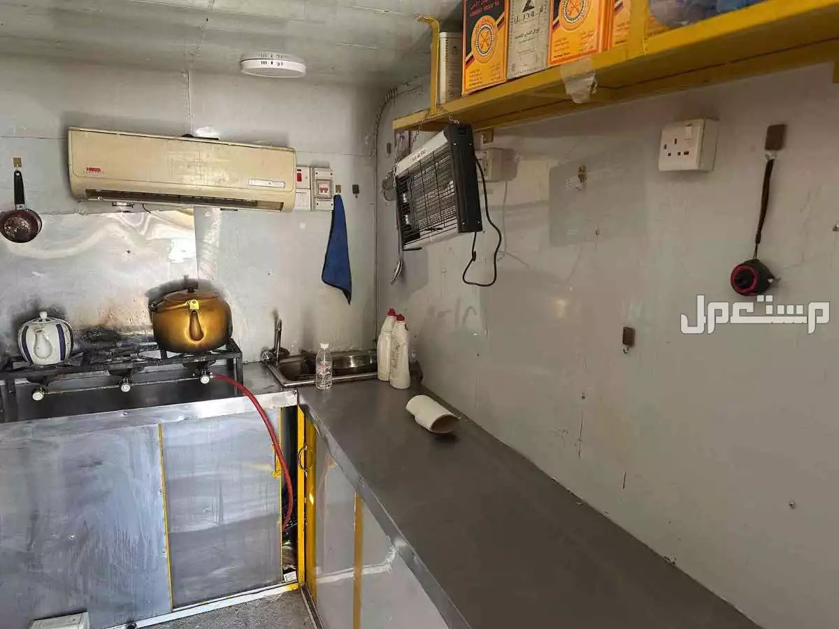 فود ترتك للبيع فرصه استثماريه ممتازه  في الرياض بسعر 14 ألف ريال سعودي