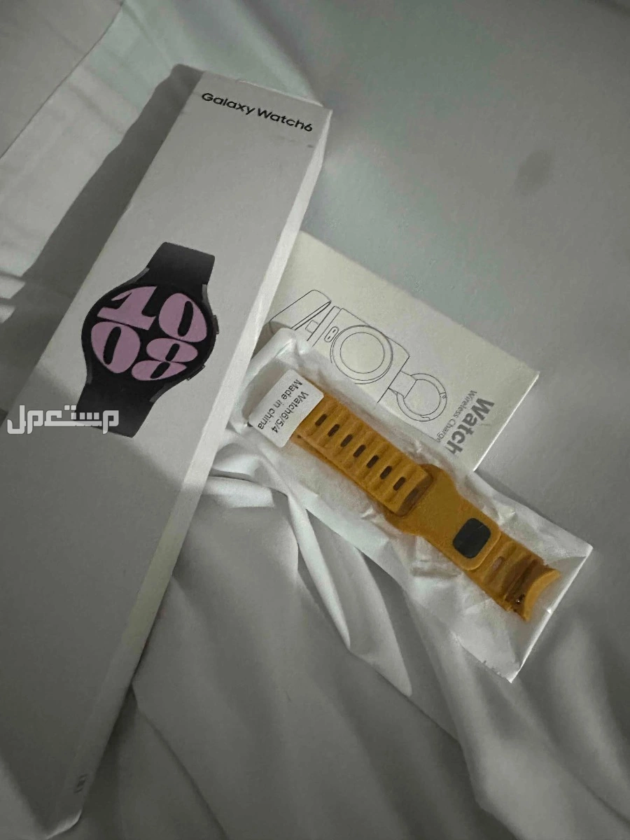 ساعة سامسونج واتش 6 مع ملحقات اضافيه جديده في الرياض بسعر 550 ريال سعودي