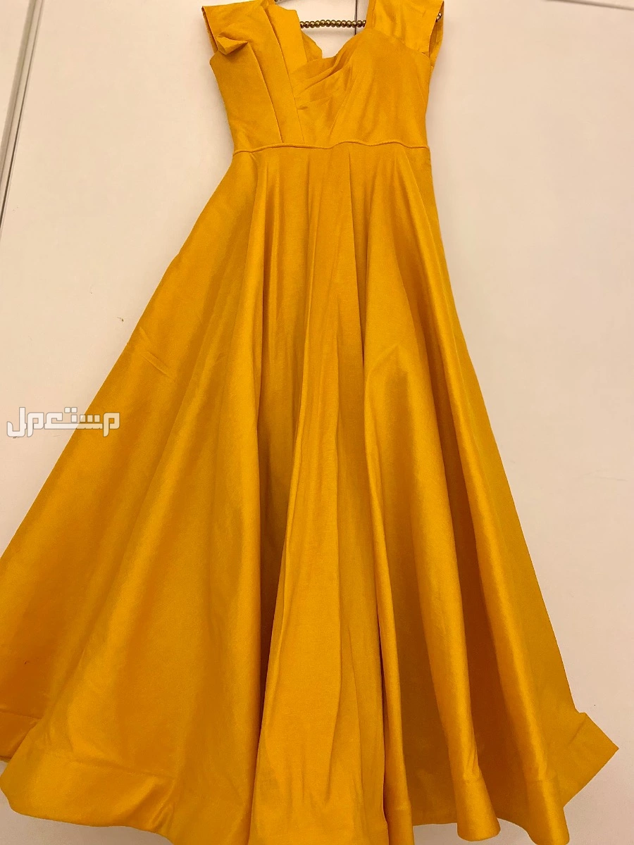 📍للبيع: فستان أنيق بلون أصفر خردلي فخم✨ فستان مميز جدًا بلون أصفر خردلي جذاب، بتصميم ناعم وراقي يناسب المناسبات الخاصة مثل الخطوبات أو حفلات او الافراح طول الفستان واضح هنا