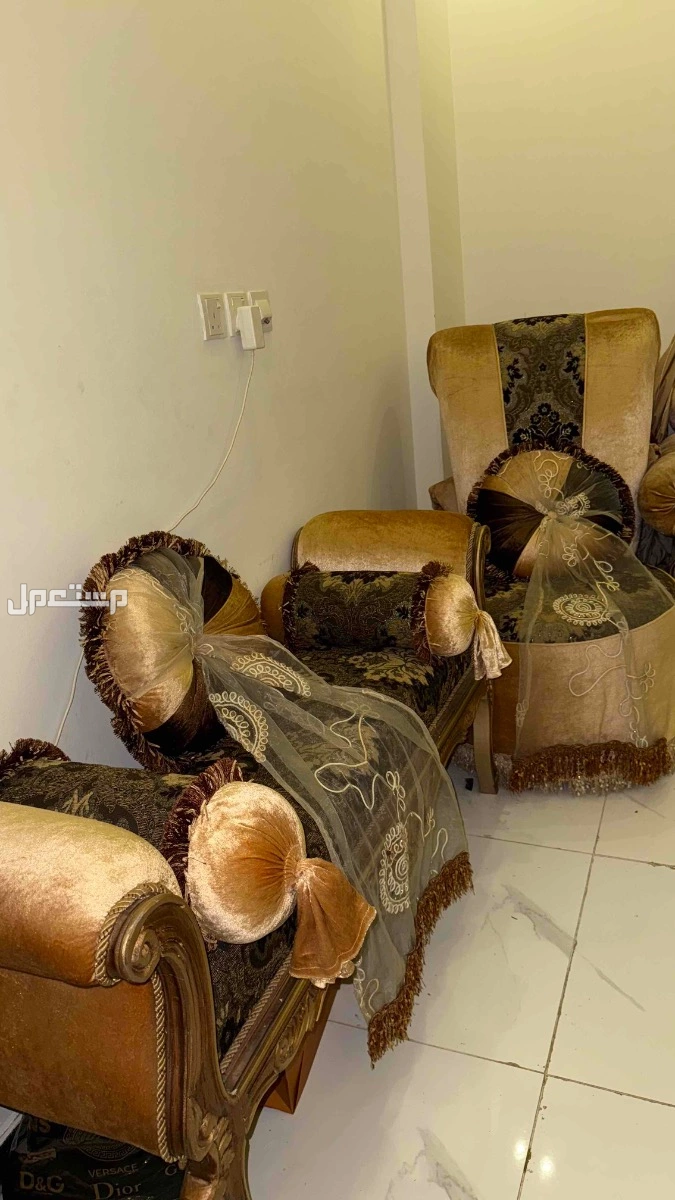 كنب للبيع السعر عليكم في جدة بسعر 300 ريال سعودي