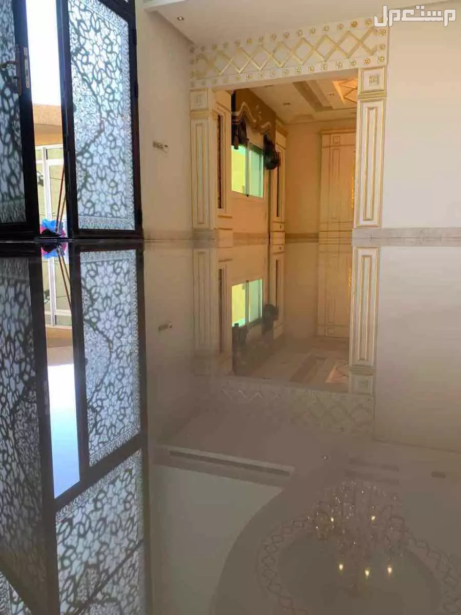 جلي وتلميع كافه انواع رخام وبلاط وسراميك وحجر  بسعر يبدء من 15 ريال لمتر مربع مع كرستال