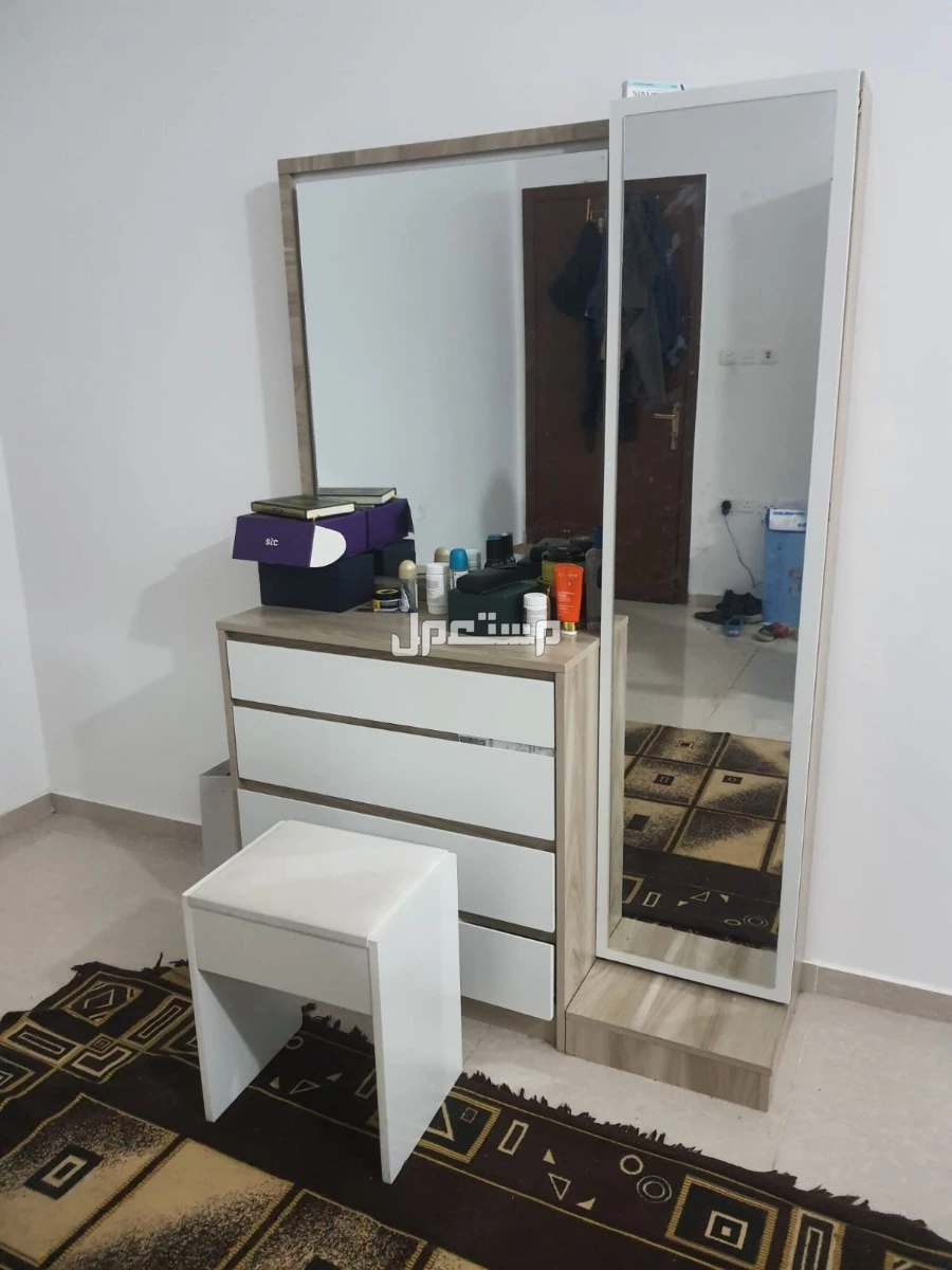 غرفة نوم فخمة كاملة بحالة ممتازة