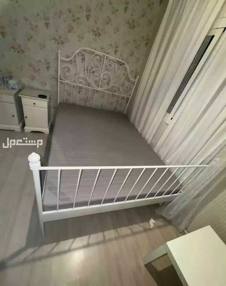 للبيع سرير ايكيا 200*140 بسعر 400 في الرياض بسعر 400 ريال سعودي