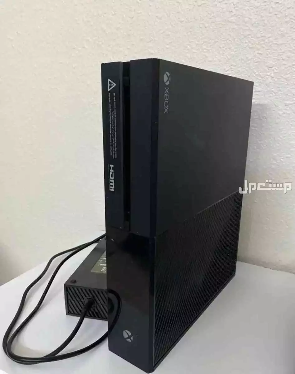 جهاز اكس بوكس ون مستعمل معه المحول ب 200