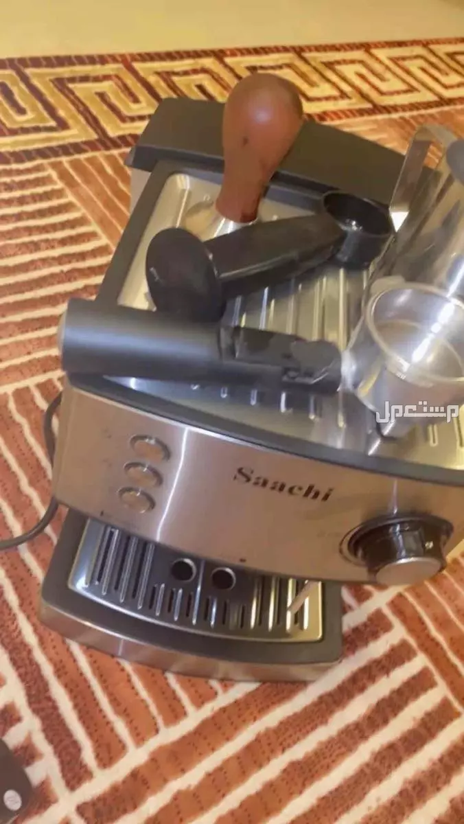 الة قهوة مع اغراضها للبيع قابل للتفاوض