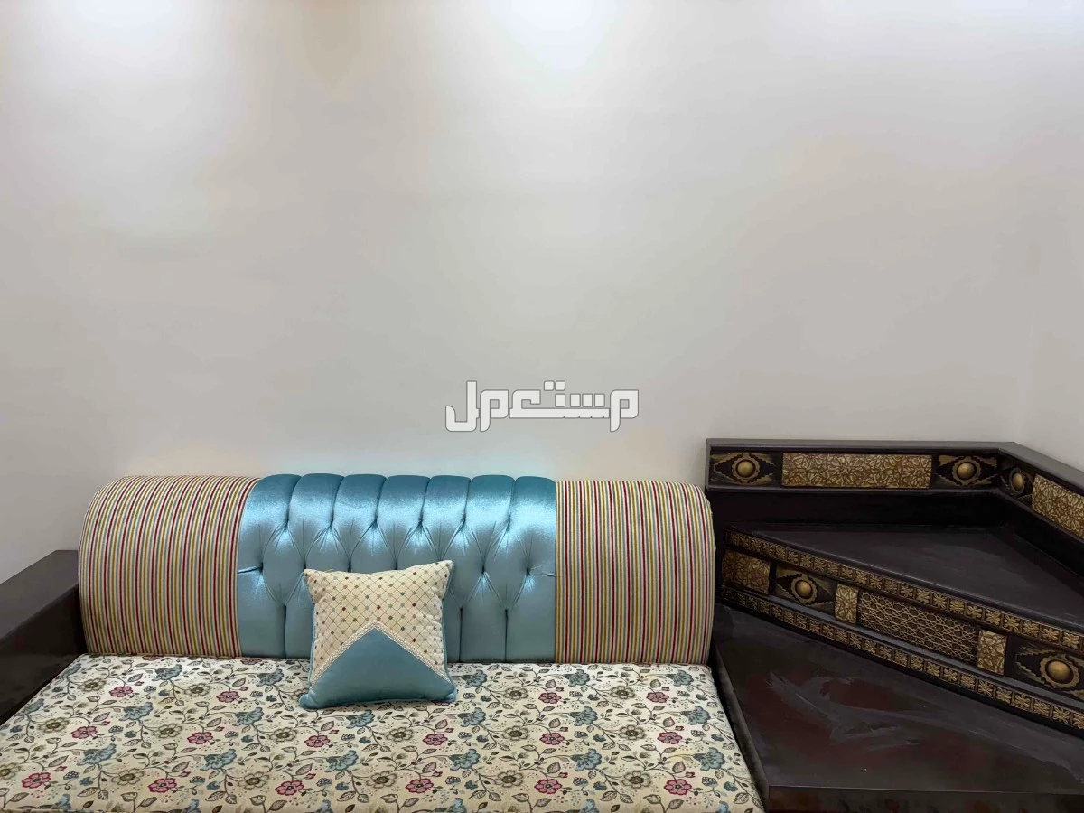 للبيع كنب نظيف جدا لا ينظر السعر اقل من 600 ريال