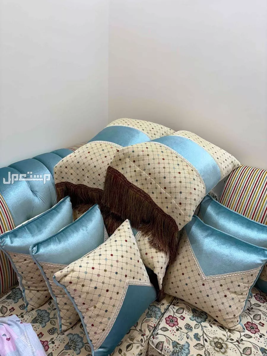 للبيع كنب نظيف جدا لا ينظر السعر اقل من 600 ريال