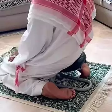 مقعد و كرسي صلاة في المنزل لمن يعانون من آلام الرجلين أو آلام الظهر متوفر للطلب لكل المدن والتوصيل والشحن مجانا